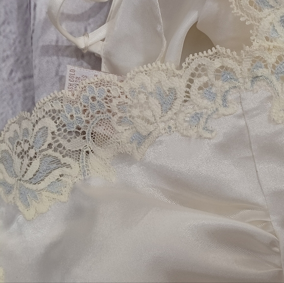 Vintage Signature Expressions Ivory Satin Lace Trim Nightgown Size‎ M Pre-Owned - Picture 13 of 15